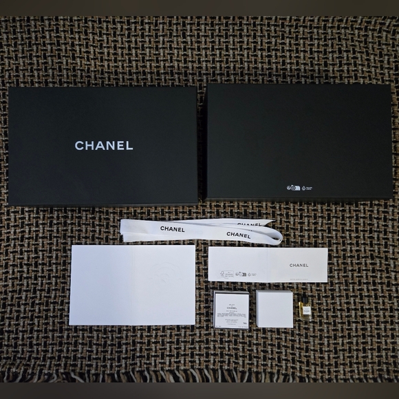 Chanel Gift Box - Picture 3 of 3